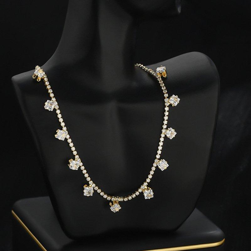 Japanese and Korean style micro inlaid diamond super sparkling necklace, fashionable temperament, exquisite rhinestone collarbone chain, women's light luxury niche accessories