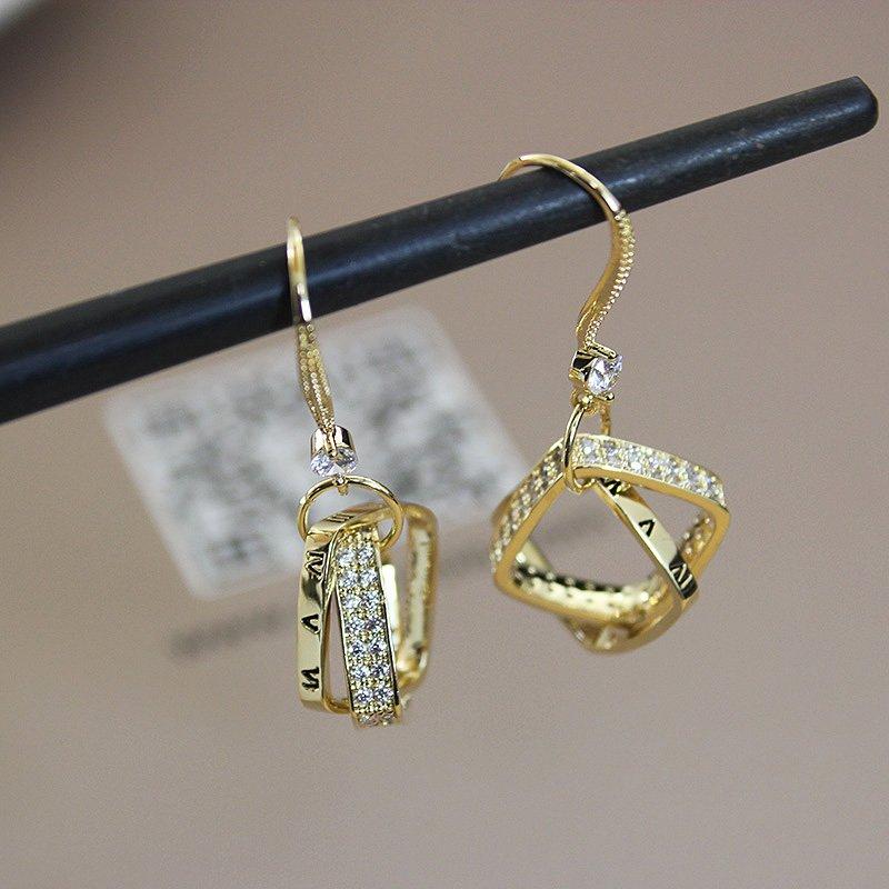 Korean version letter earrings, feminine temperament, 2019 new high-end rhinestone hook earrings, cool style, double ring earrings, trendy