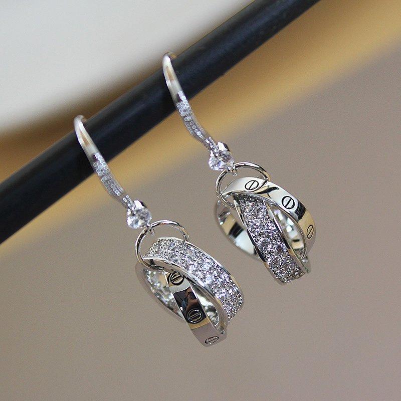 Korean version letter earrings, feminine temperament, 2019 new high-end rhinestone hook earrings, cool style, double ring earrings, trendy