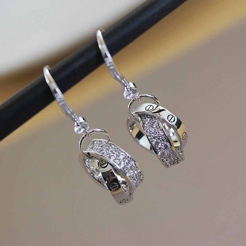 Korean version letter earrings, feminine temperament, 2019 new high-end rhinestone hook earrings, cool style, double ring earrings, trendy