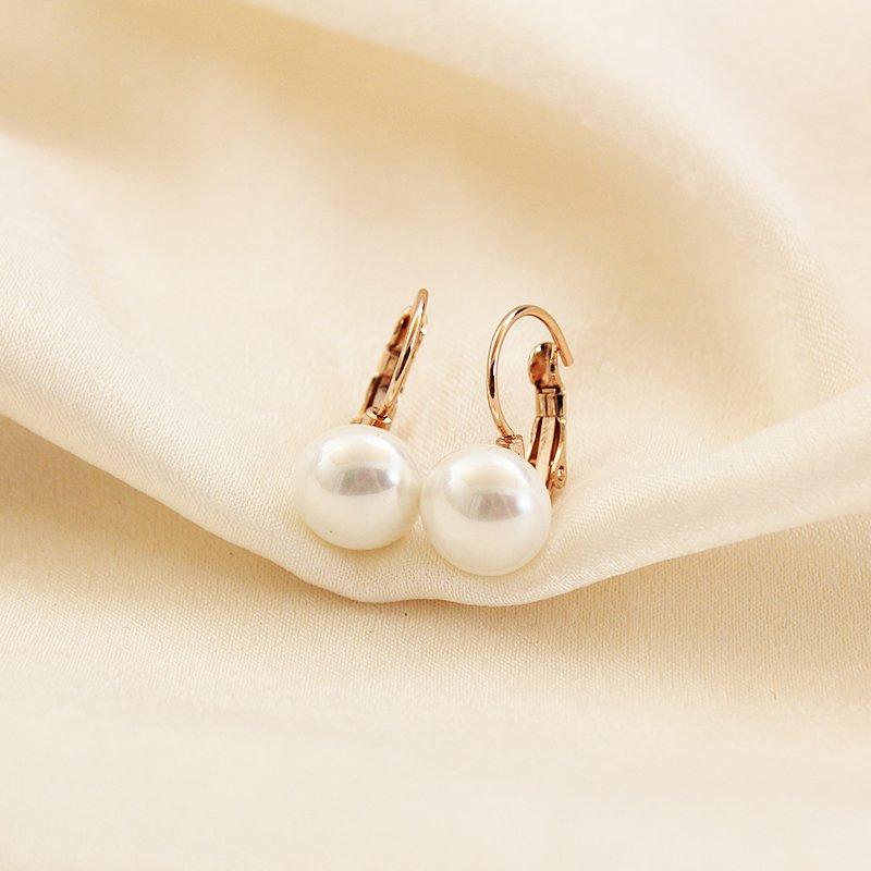 Korean version of fashionable temperament, simple and versatile pearl earrings, ear buckles, delicate women's new summer clothes, accessories, earrings, trendy