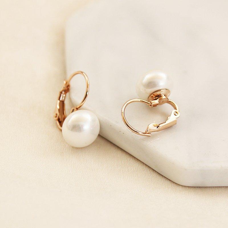 Korean version of fashionable temperament, simple and versatile pearl earrings, ear buckles, delicate women's new summer clothes, accessories, earrings, trendy