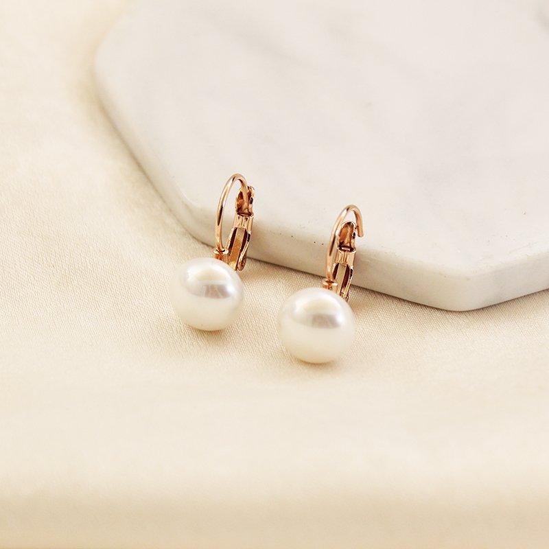 Korean version of fashionable temperament, simple and versatile pearl earrings, ear buckles, delicate women's new summer clothes, accessories, earrings, trendy