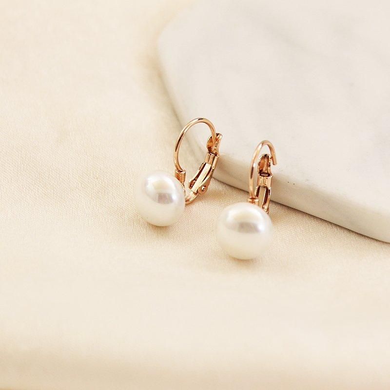 Korean version of fashionable temperament, simple and versatile pearl earrings, ear buckles, delicate women's new summer clothes, accessories, earrings, trendy