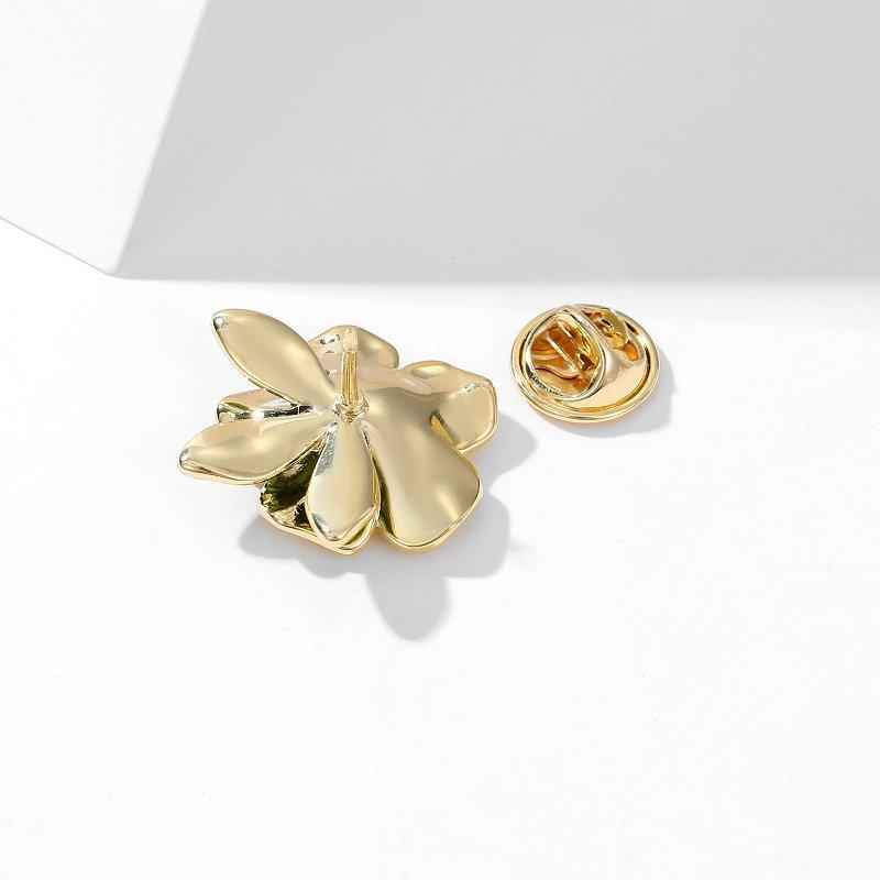 New high-end, light luxury design, suit brooch accessories, niche fashion, collar stud post, drip oil camellia thorn stud post