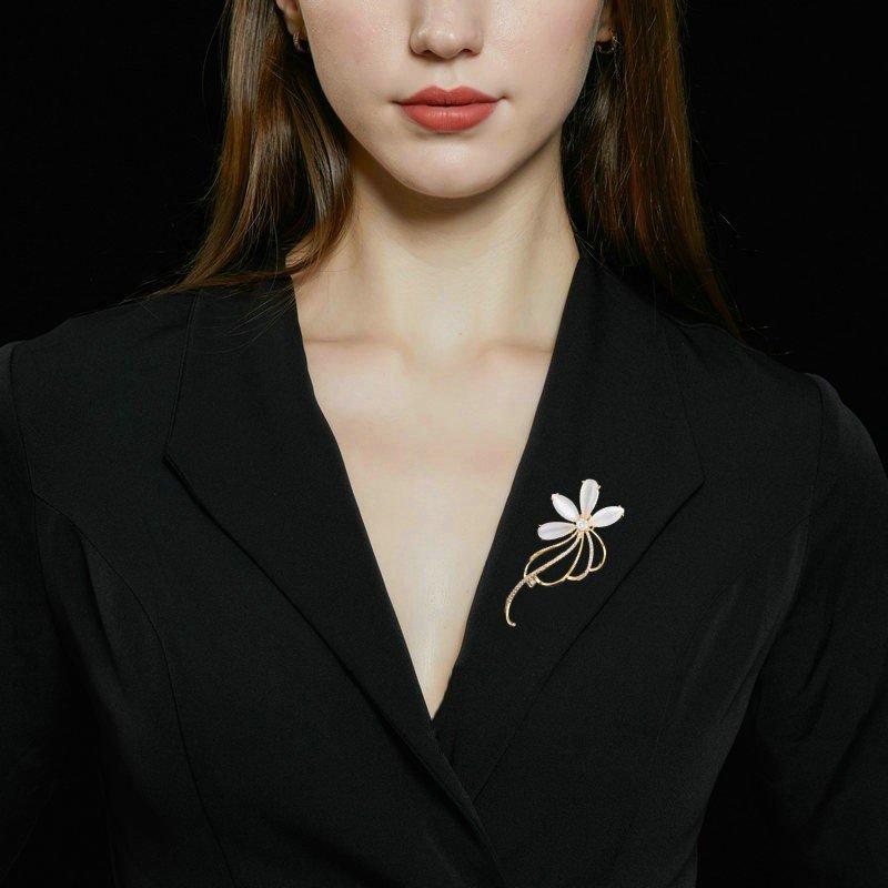 New high-end suit, coat, accessory, pin, fashionable, niche, versatile, chest flower, cat eye stone, flower brooch