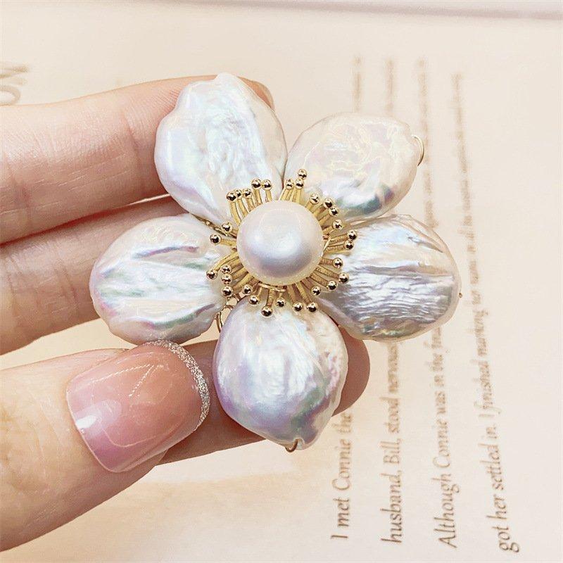 New luxury Baroque pearl flower brooch, high-end women's suit, fashionable pin temperament, socialite outer OL set, chest flower