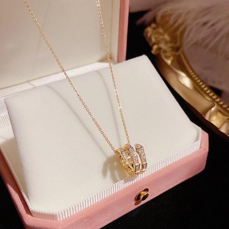 New trendy and fashionable personality snake shaped collarbone chain exquisite and versatile unique design light luxury high beauty necklace women's accessories