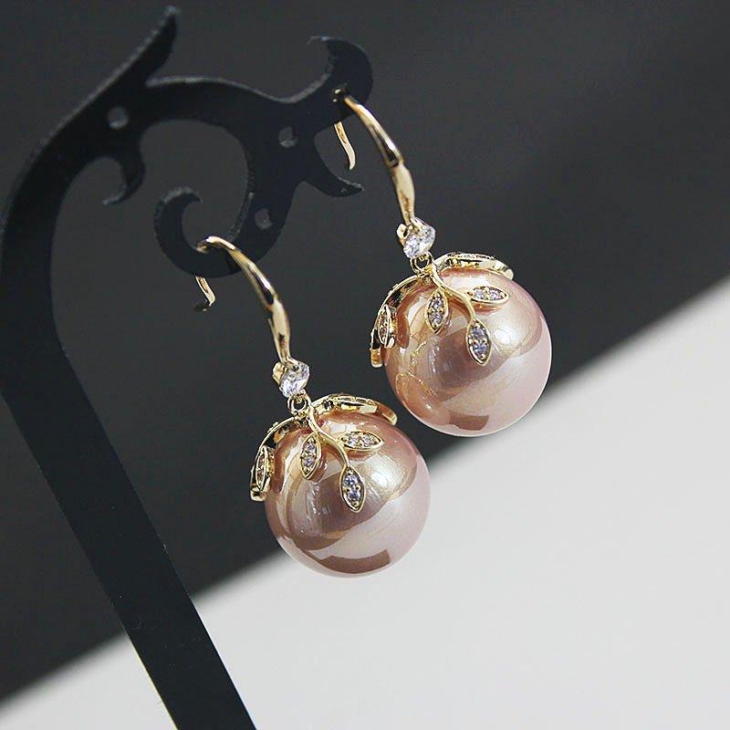 Pearl earrings with feminine temperament, Korean new trendy long and exquisite earrings, retro anti allergic hook earrings accessories