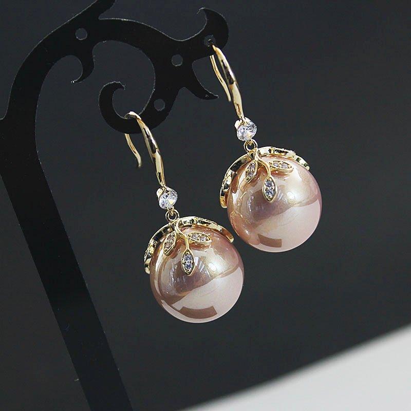 Pearl earrings with feminine temperament, Korean new trendy long and exquisite earrings, retro anti allergic hook earrings accessories