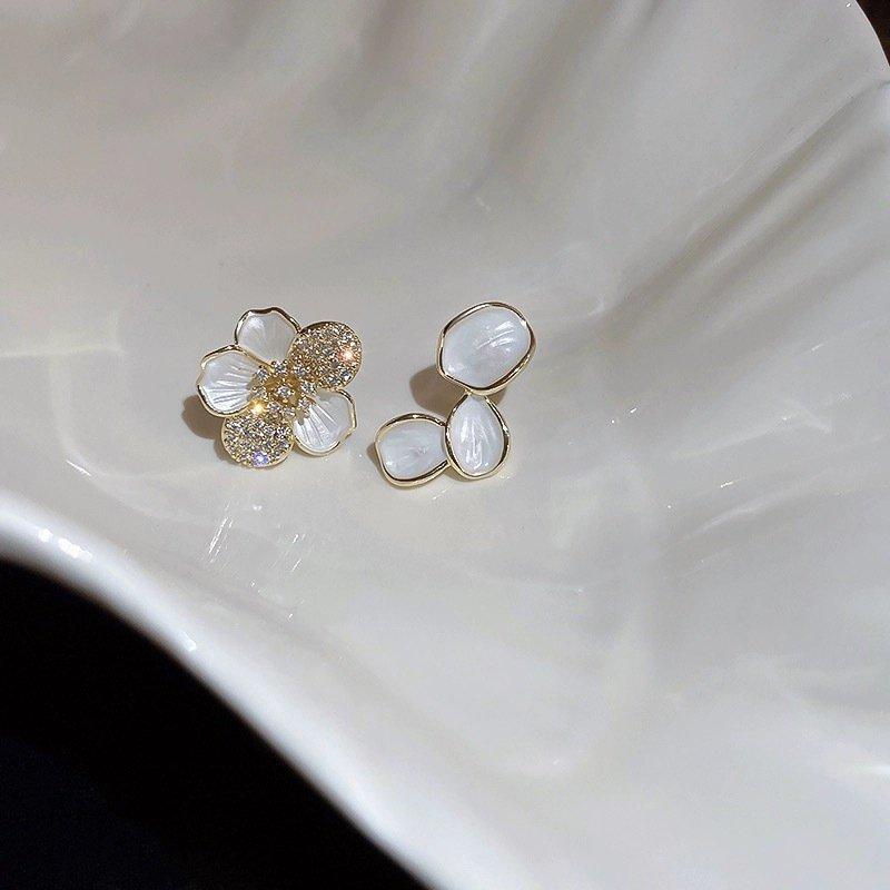 S925 Silver stud post Asymmetric Flower Earrings for Women, with a niche design sense, high-end temperament, light luxury, unique earrings, and ear accessories