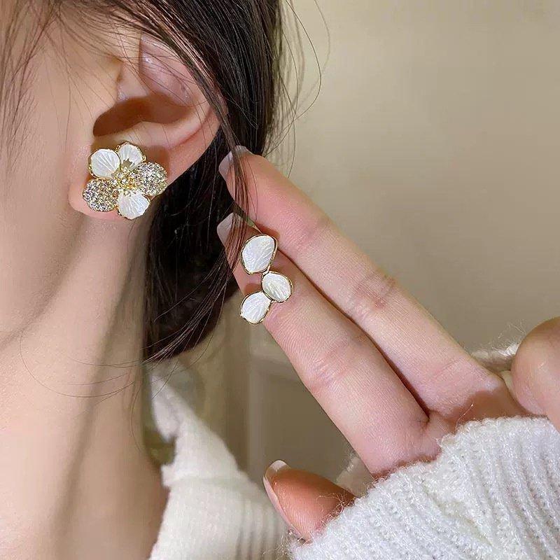 S925 Silver stud post Asymmetric Flower Earrings for Women, with a niche design sense, high-end temperament, light luxury, unique earrings, and ear accessories