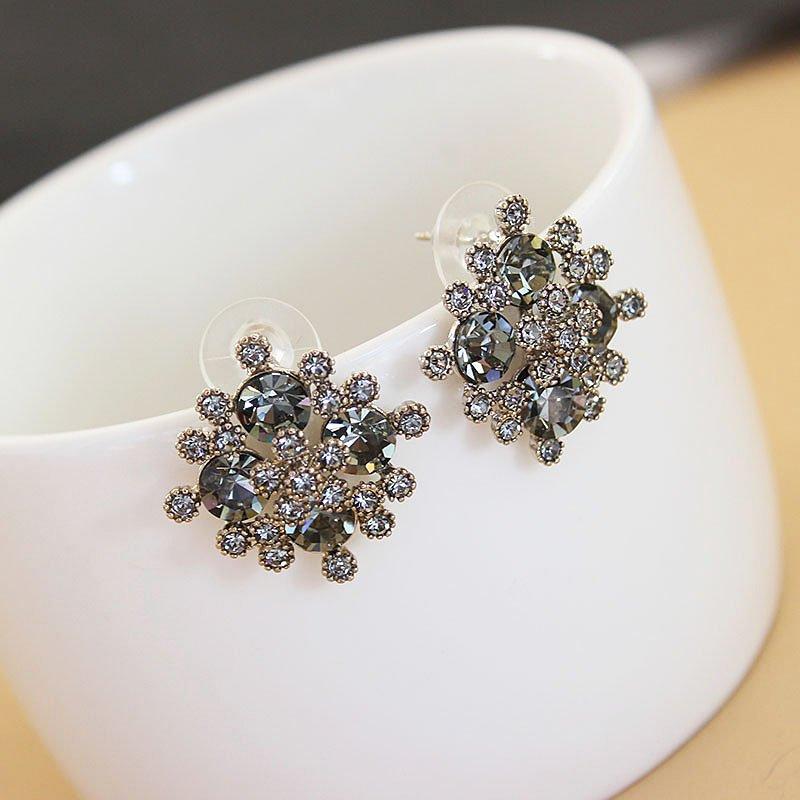 Sparkling rhinestones, large earrings, Japanese and Korean new autumn and winter red crystal earrings, women's internet famous 925 sterling silver stud post earrings, trendy