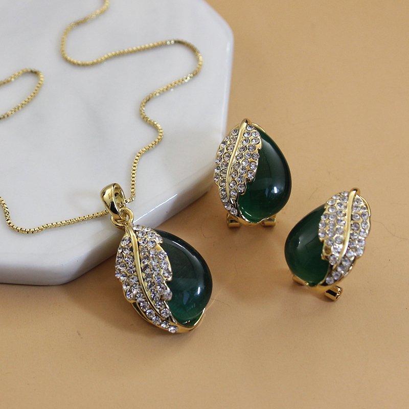 Super sparkling rhinestone earrings, women's high-end feel, green cat eye stone necklace, fashionable temperament, collarbone chain two-piece set