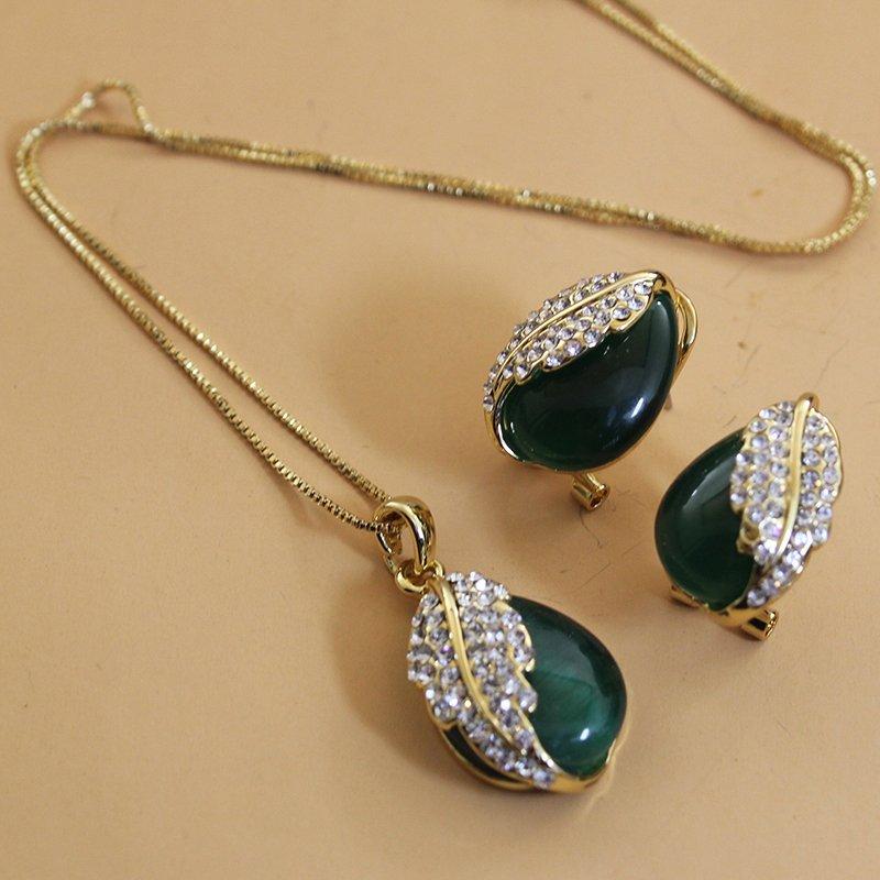 Super sparkling rhinestone earrings, women's high-end feel, green cat eye stone necklace, fashionable temperament, collarbone chain two-piece set