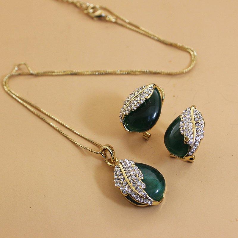 Super sparkling rhinestone earrings, women's high-end feel, green cat eye stone necklace, fashionable temperament, collarbone chain two-piece set