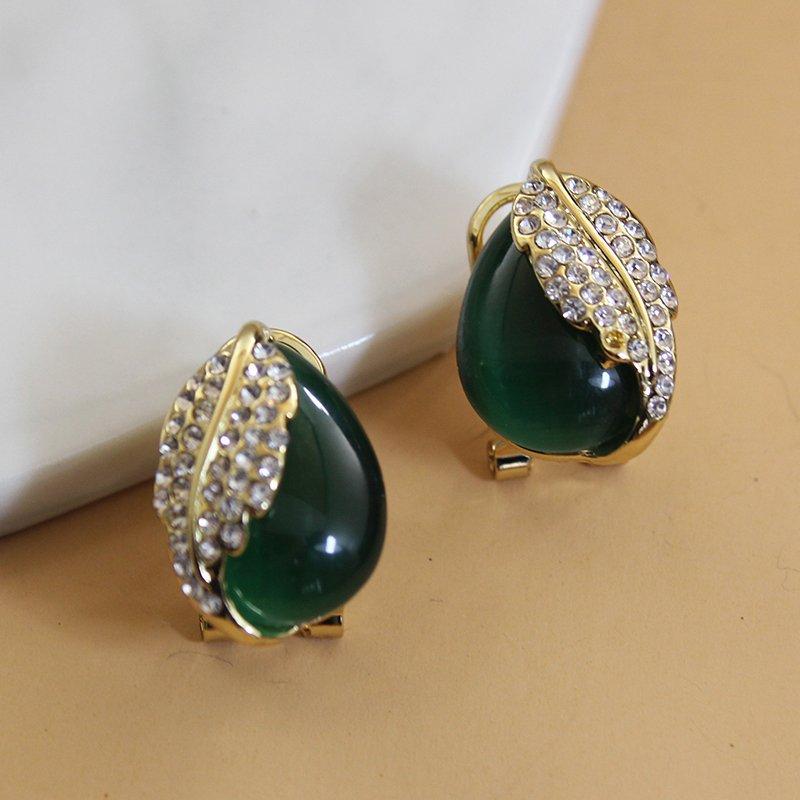 Super sparkling rhinestone earrings, women's high-end feel, green cat eye stone necklace, fashionable temperament, collarbone chain two-piece set