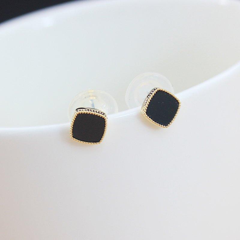 Temperament OL925 Silver stud post Earrings 2019 New Japanese and Korean Women's Geometric Diamond Black Anti Allergy Cold Wind Earrings