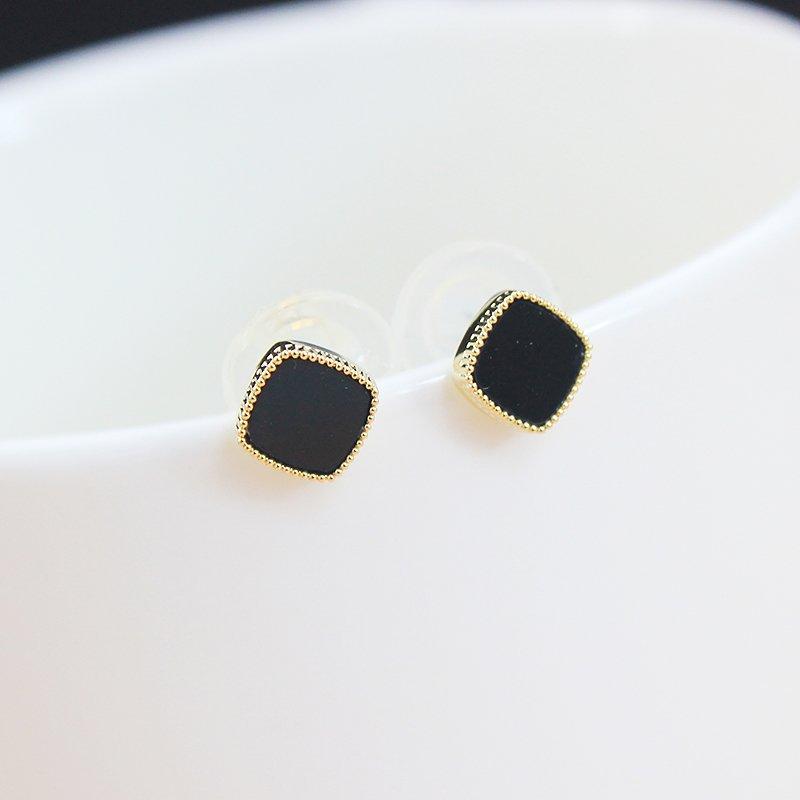 Temperament OL925 Silver stud post Earrings 2019 New Japanese and Korean Women's Geometric Diamond Black Anti Allergy Cold Wind Earrings