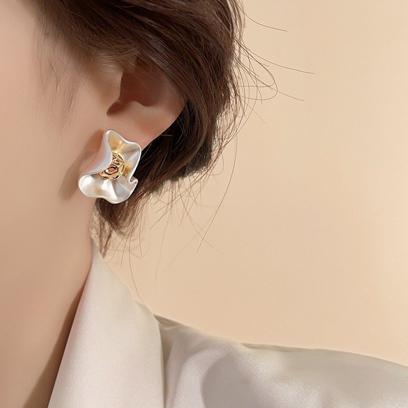 2024 New Matte Petal Earrings for Women 925 Pure Silver stud post Light Luxury High End Earrings with Elegant Atmosphere Earrings