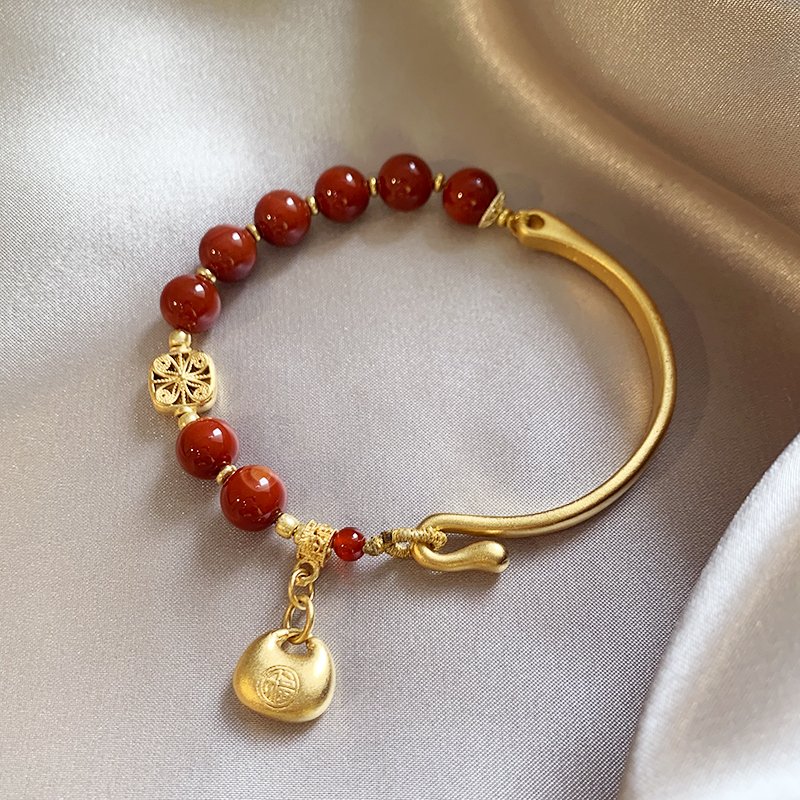 Ancient gold lock bag, southern red bracelet, women's high-end bracelet, 2024 new popular item, light luxury niche exquisite bracelet