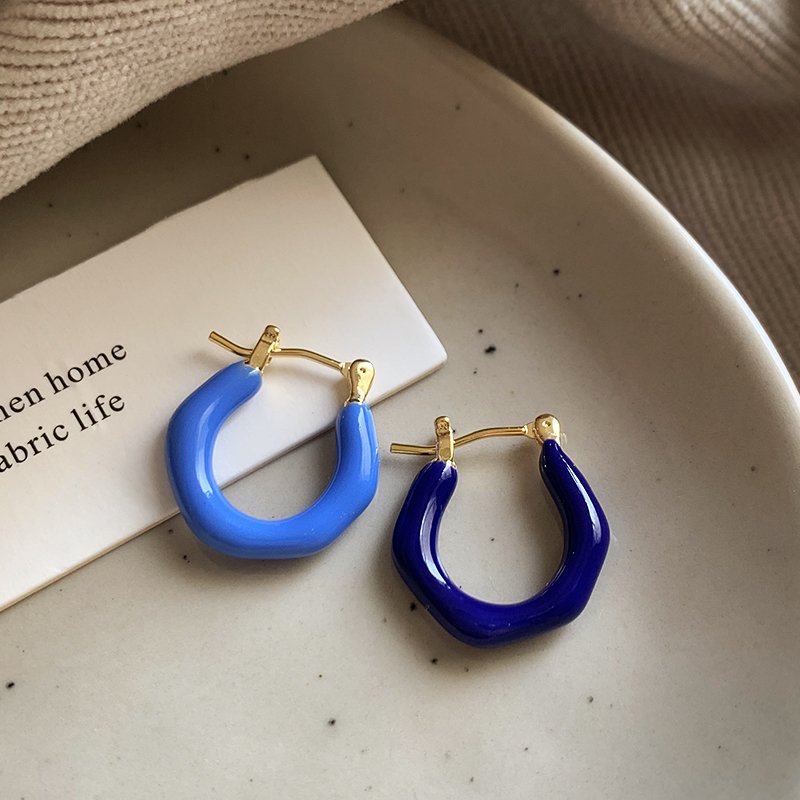 Asymmetric color earrings for women with a light luxury temperament, 2024 new popular high-end earrings, niche and unique earrings