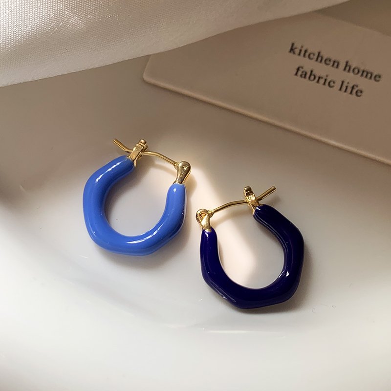 Asymmetric color earrings for women with a light luxury temperament, 2024 new popular high-end earrings, niche and unique earrings