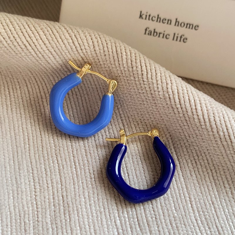 Asymmetric color earrings for women with a light luxury temperament, 2024 new popular high-end earrings, niche and unique earrings