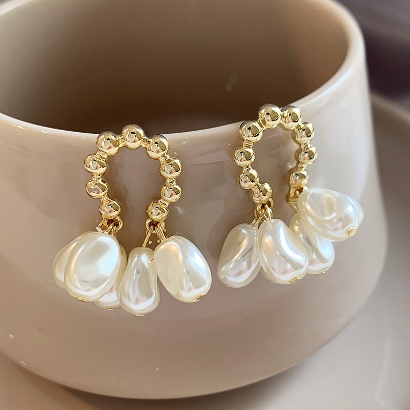 Baroque pearl earrings for women, luxurious and high-end earrings, 2024 new popular item, niche and unique earrings, ear accessories