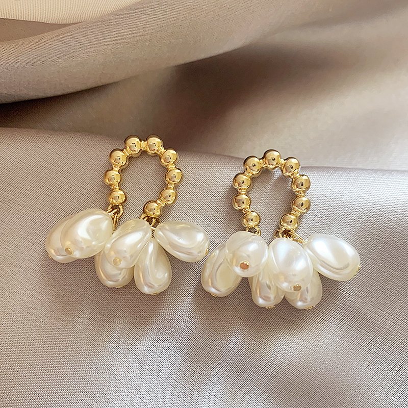 Baroque pearl earrings for women, luxurious and high-end earrings, 2024 new popular item, niche and unique earrings, ear accessories