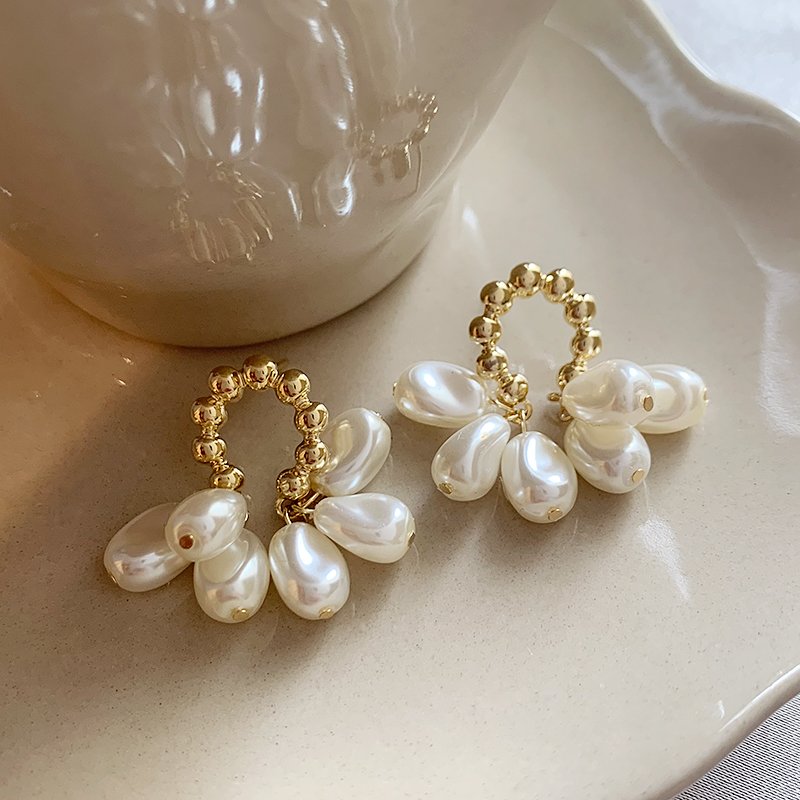 Baroque pearl earrings for women, luxurious and high-end earrings, 2024 new popular item, niche and unique earrings, ear accessories