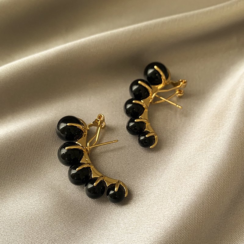 Black bead earrings for women with a niche design, French retro earrings, 2024 new popular earrings