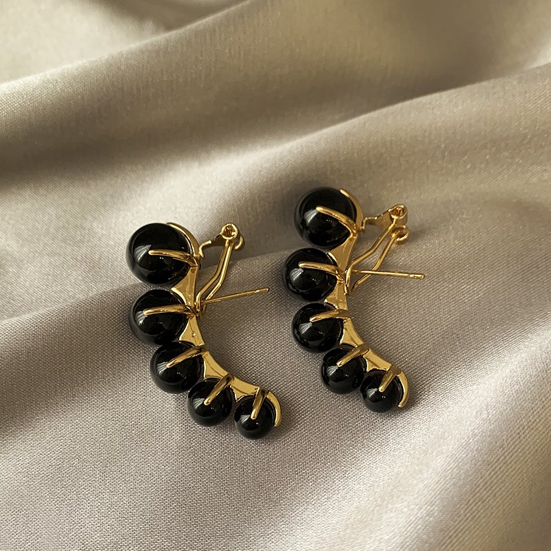 Black bead earrings for women with a niche design, French retro earrings, 2024 new popular earrings