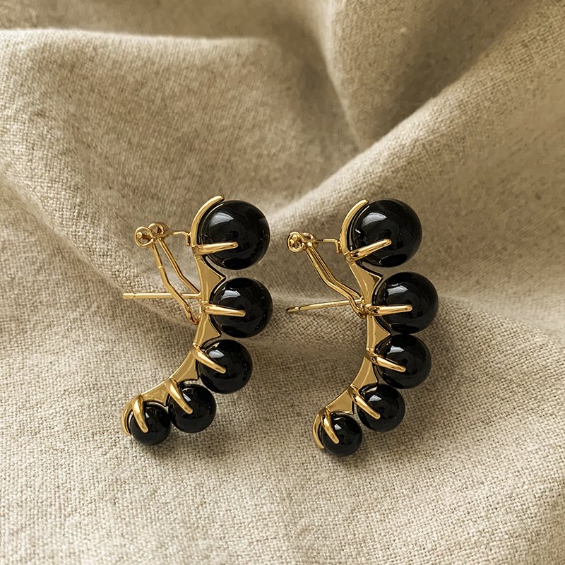 Black bead earrings for women with a niche design, French retro earrings, 2024 new popular earrings