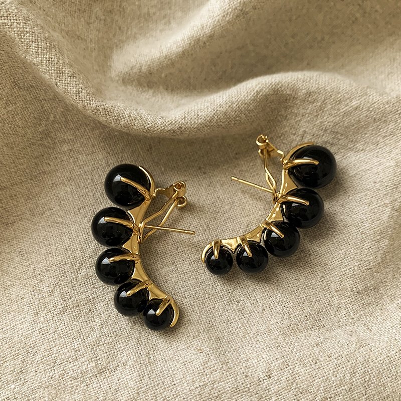 Black bead earrings for women with a niche design, French retro earrings, 2024 new popular earrings