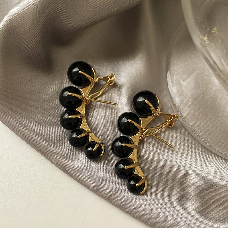 Black bead earrings for women with a niche design, French retro earrings, 2024 new popular earrings