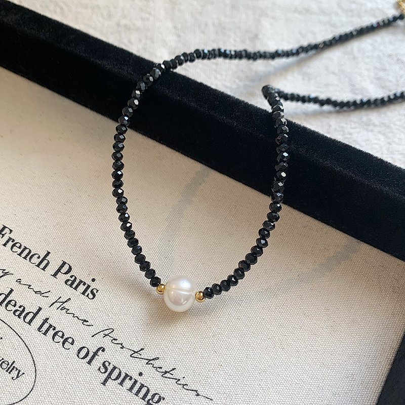 Black crystal pearl necklace for women 2024 new popular item, collarbone chain, light luxury high-end necklace, niche unique accessory