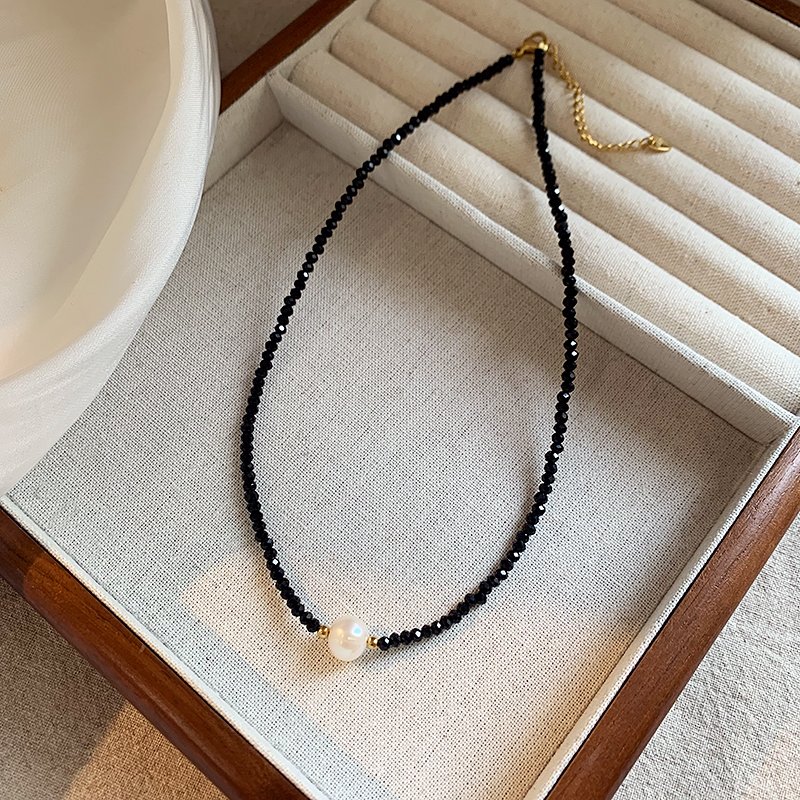 Black crystal pearl necklace for women 2024 new popular item, collarbone chain, light luxury high-end necklace, niche unique accessory