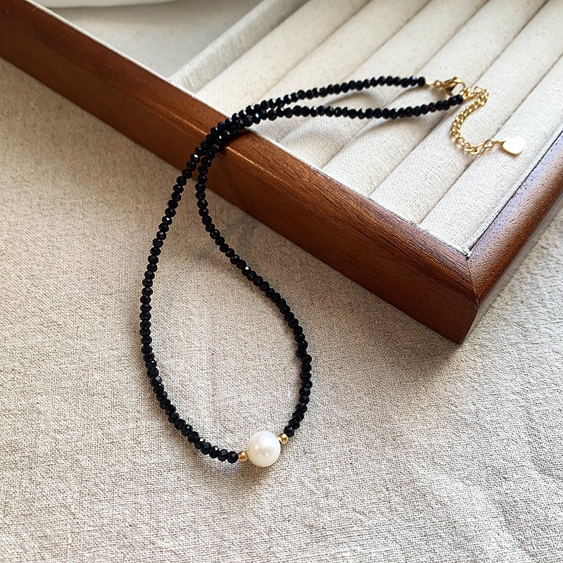 Black crystal pearl necklace for women 2024 new popular item, collarbone chain, light luxury high-end necklace, niche unique accessory