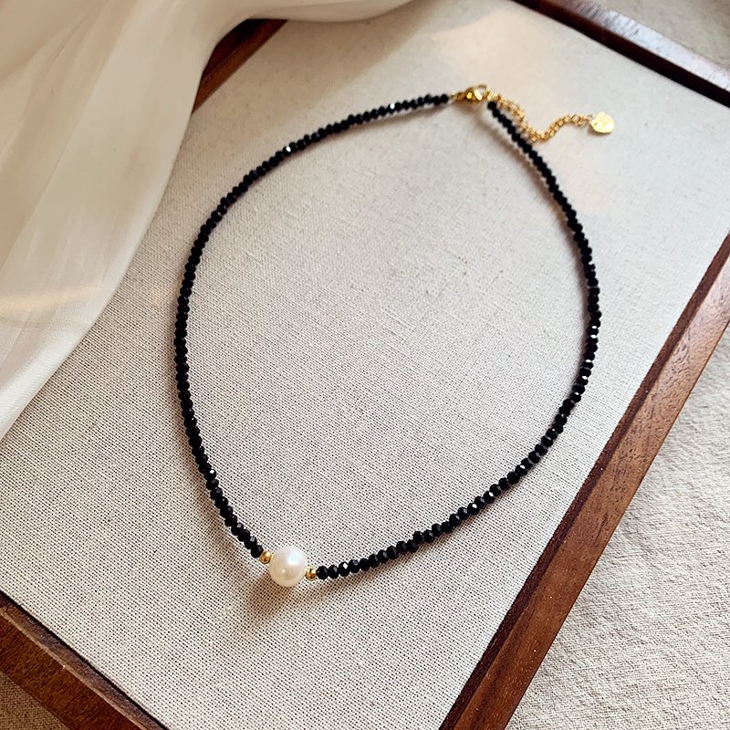 Black crystal pearl necklace for women 2024 new popular item, collarbone chain, light luxury high-end necklace, niche unique accessory