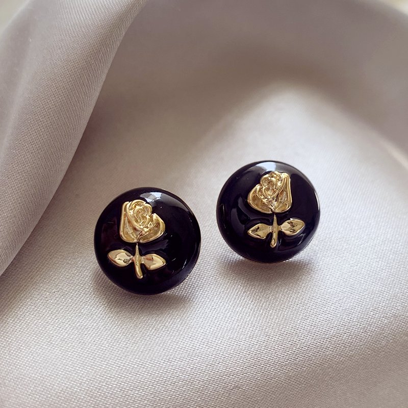 Black gold rose earrings for women, 2024 new popular style, elegant earrings, light luxury and high-end ear accessories