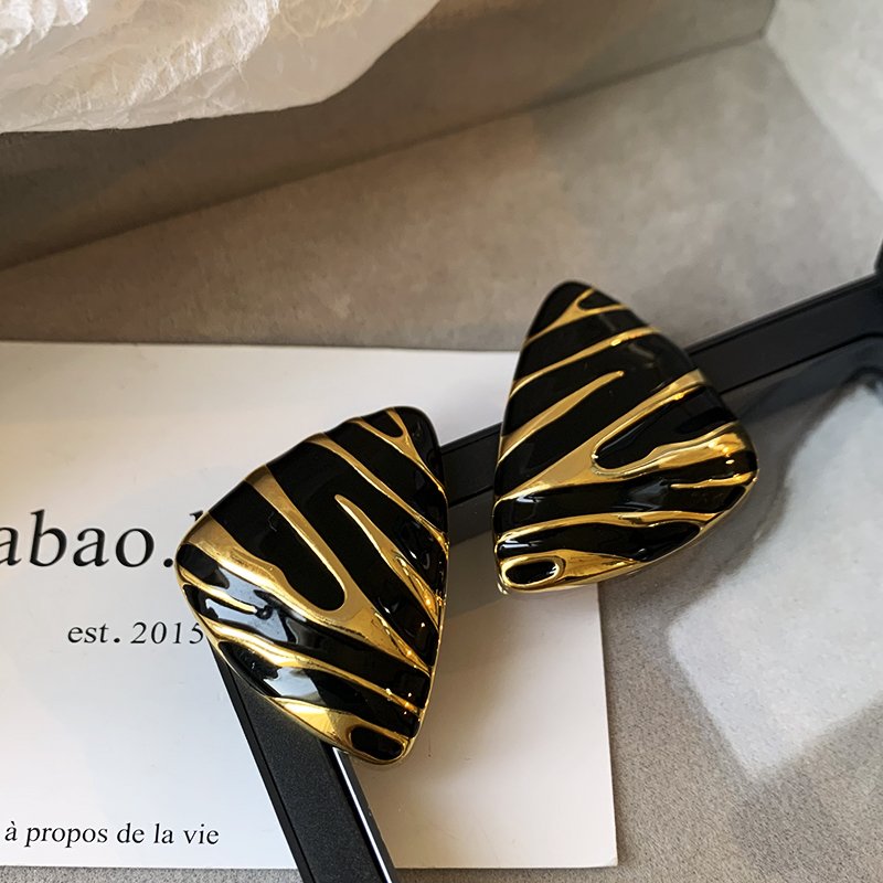 Black gold zebra print retro earrings for women, luxurious and high-end, exaggerated large earrings, 2024 new popular unique earrings