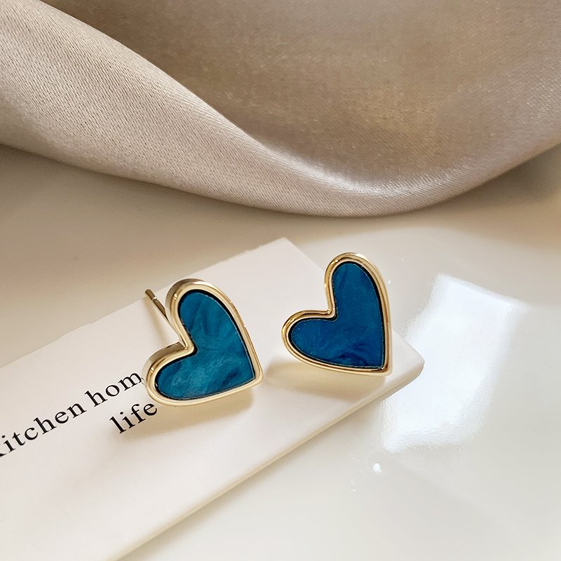 Blue Love Earnail Female 2024 New Explosive Unique Earrings with Light Luxury, High Grade, and Minority Temperament Ear Accessories