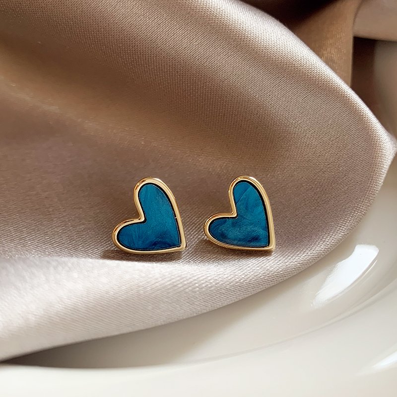 Blue Love Earnail Female 2024 New Explosive Unique Earrings with Light Luxury, High Grade, and Minority Temperament Ear Accessories