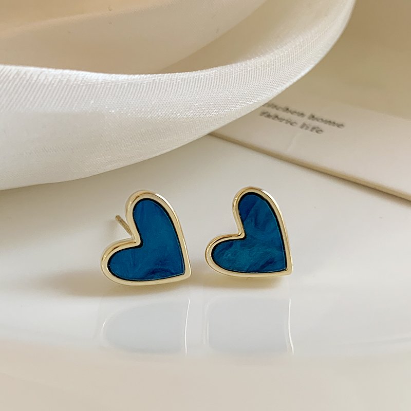 Blue Love Earnail Female 2024 New Explosive Unique Earrings with Light Luxury, High Grade, and Minority Temperament Ear Accessories