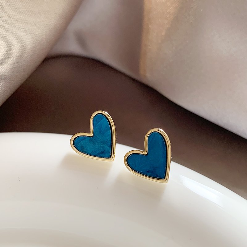 Blue Love Earnail Female 2024 New Explosive Unique Earrings with Light Luxury, High Grade, and Minority Temperament Ear Accessories