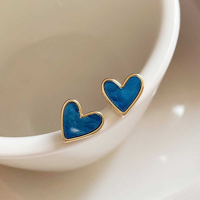 Blue Love Earnail Female 2024 New Explosive Unique Earrings with Light Luxury, High Grade, and Minority Temperament Ear Accessories