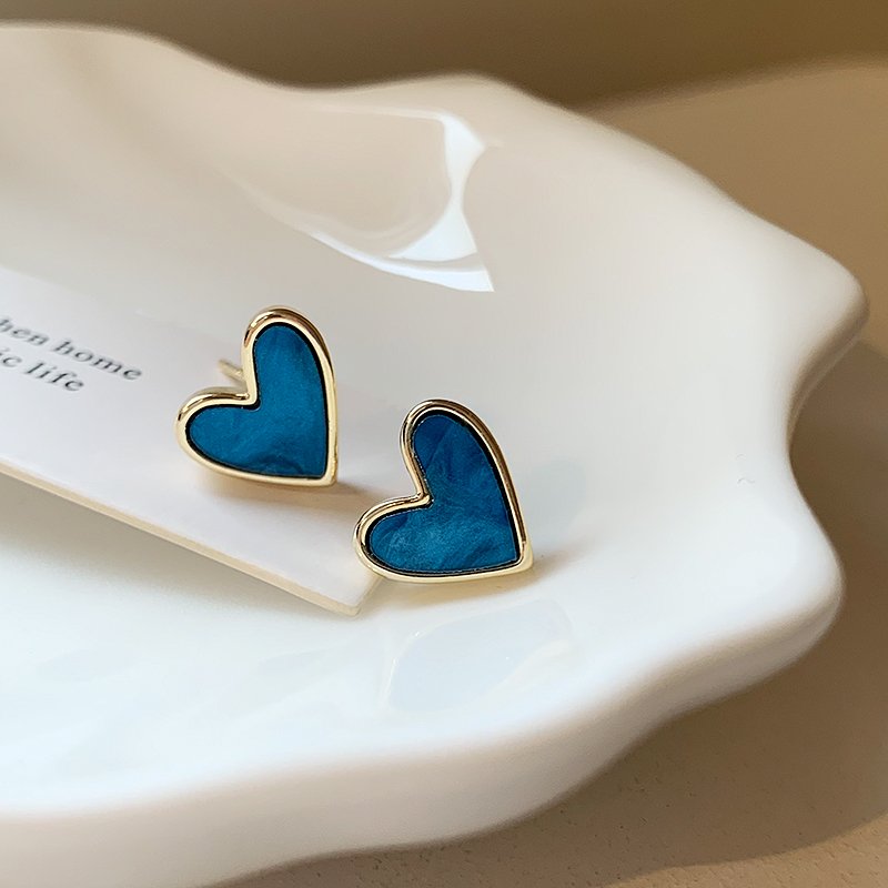 Blue Love Earnail Female 2024 New Explosive Unique Earrings with Light Luxury, High Grade, and Minority Temperament Ear Accessories