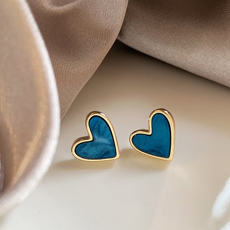 Blue Love Earnail Female 2024 New Explosive Unique Earrings with Light Luxury, High Grade, and Minority Temperament Ear Accessories