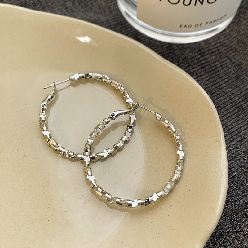 Broken silver circle earrings for women, niche, high-end, unique earrings, 2024 new popular style, temperament earrings